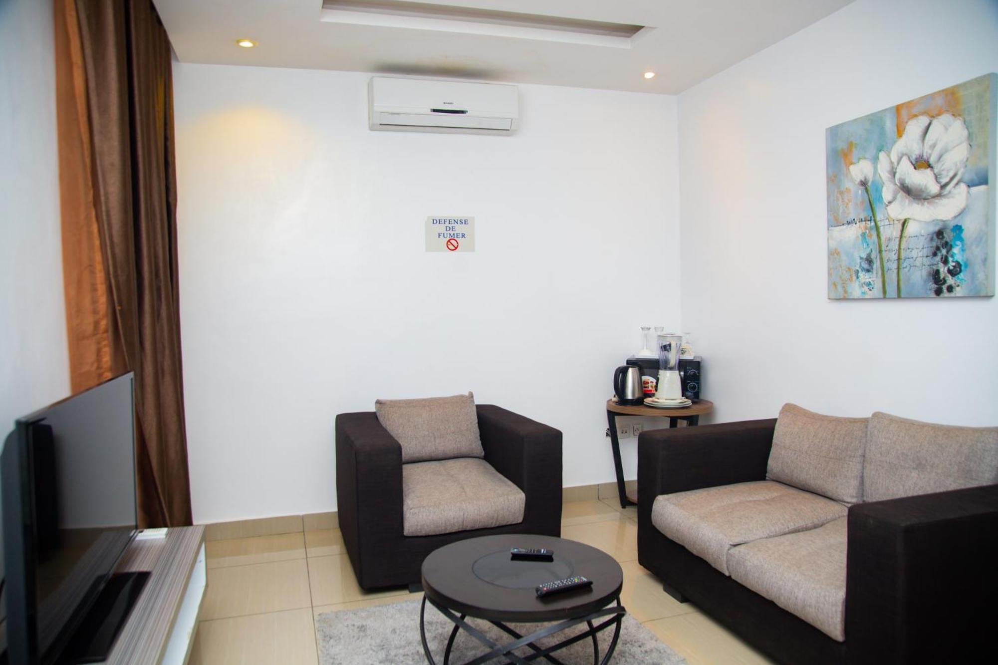 Imolease Hubert Sainte Rita Apartment Котону Екстериор снимка